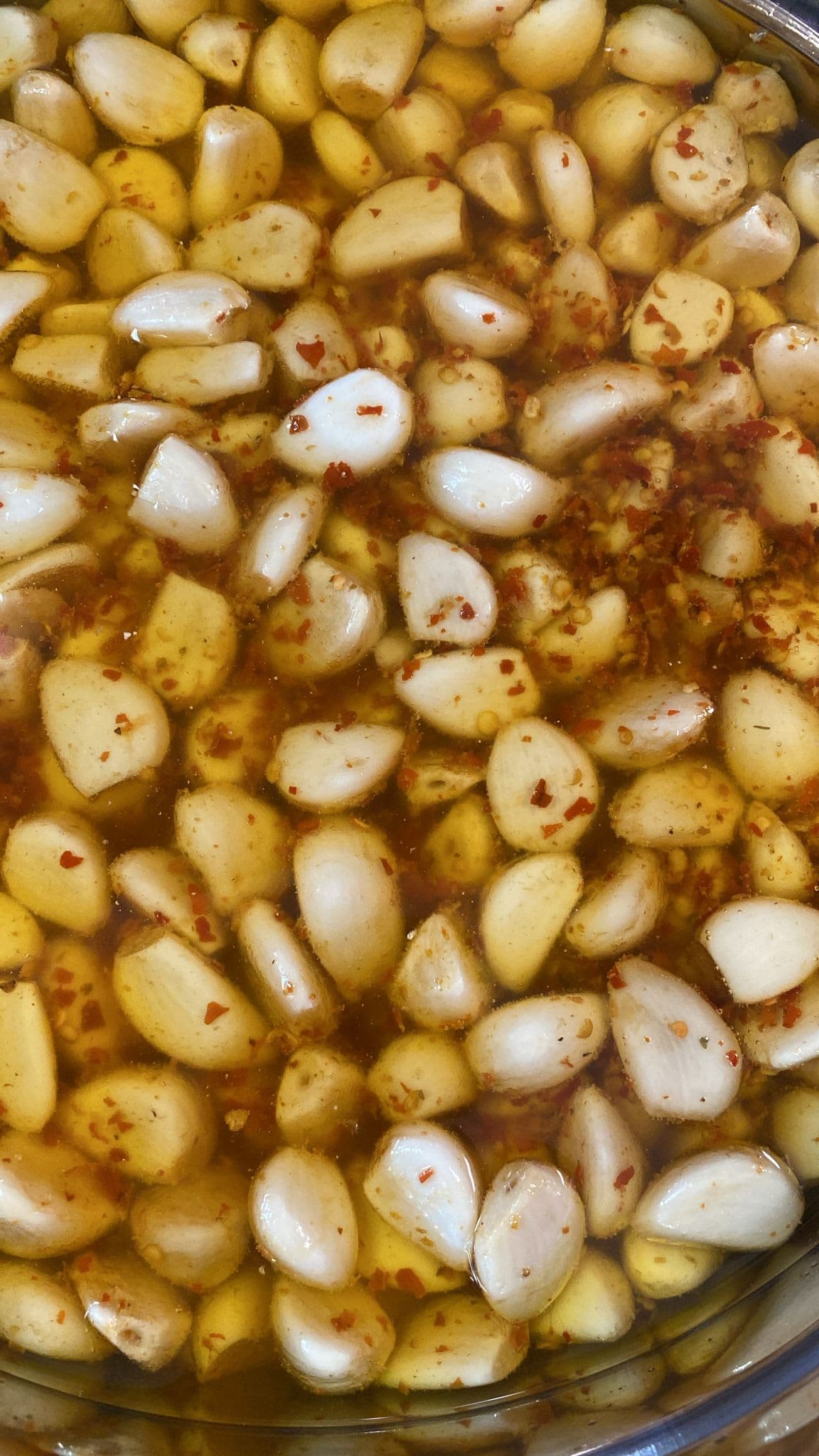 Garlic with flakes with oil